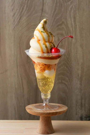 りんごキャラメルパフェ750円