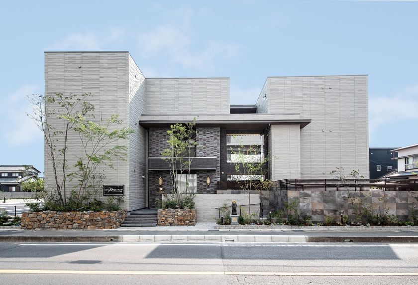 まちなみと調和するデザイン。
トップデザイナーと共に創る、プレミアムシャーメゾン