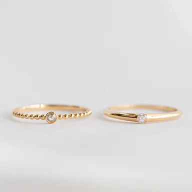 左：「ルプルナ」リング　右：「ルアンナ」リング