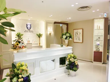 広々として解放感のあるエントランス