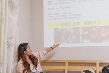 生産現場の情報を届ける様子