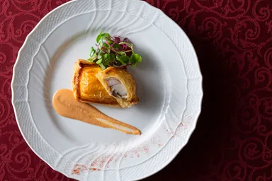 Pesce｜アンコウのパイ包み焼き　その肝のソースで…