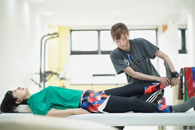 痛みや可動域制限がある場合は手技療法も実施