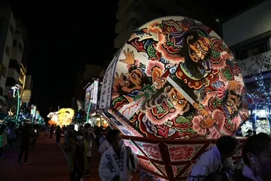 扇ねぷた ※鏡絵は昨年のものです。