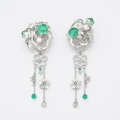 霧をイメージした透け感のあるデザイン