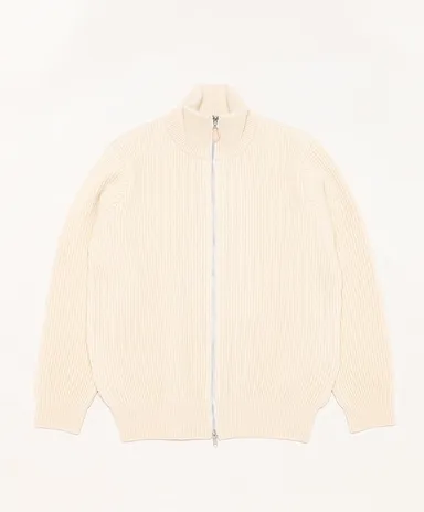 アウターライクなニットを目指して制作したドライバーズニット