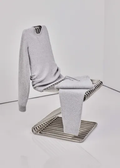 プルオーバー 69,300円(税込)、パンツ 75,900円(税込)