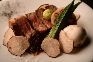 黒毛和牛のグリルと贅沢トリュフ 2,400円(税込)