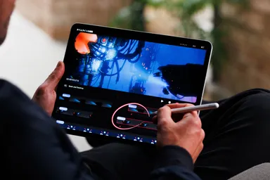 Apple Pencilとタイムライン編集(クレジット： Procreate, Nikolai Lockertsen のアニメーション作品)