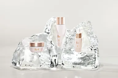 Re/Uは2,000種類以上のサイトカインなどの生理活性物質を含む「生きた化粧品」です