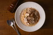 鶏肉のラグーとポルチーニ茸、六甲シャンピニオンのクリームソース 生麺のタリアテッレ トリュフの香り
