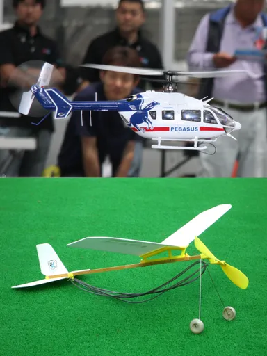 メーカーデモ飛行 こども模型飛行機教室