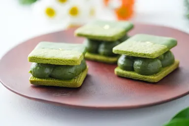 最高級抹茶を3層使用した贅沢な抹茶生チョコサンドクッキー