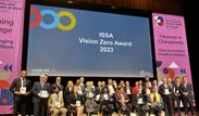 第1回 ISSA Vision Zero Award授賞式　【写真右より】上原壮広氏(JC)、延廣正毅(IDEC)、藤田俊弘氏(IGSAP：右から4人目)