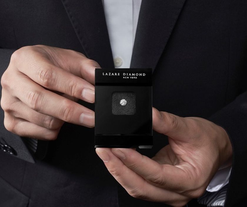 至高の輝きで叶える
サプライズプロポーズにも安心の　
『ダイヤモンド・プロポーズ』