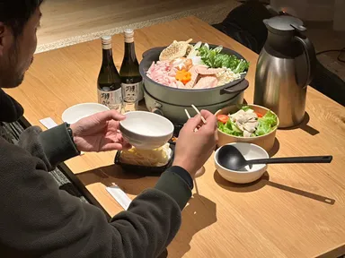 暖かいお部屋でお鍋の夕食