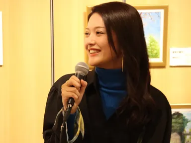 制作秘話や収録の裏話を披露する田中道子