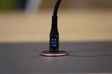 ノートパソコン(MacBook Pro)を高速充電中の様子