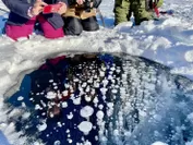 糠平湖にあるアイスバブル