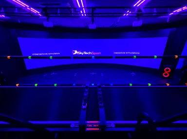 日本初 8.26メートルのパノラマスクリーン