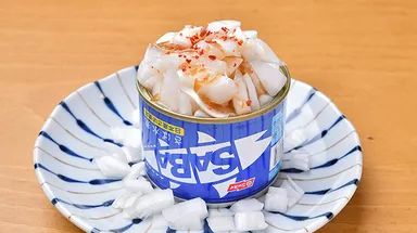 SNSで話題の「サバ缶サラダ」