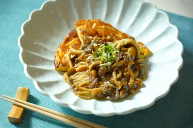 クジラとキノコの餡かけ