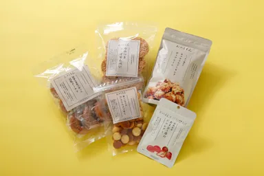 MOMOテラス_スリーコインズプラスの「おかしもん」シリーズ