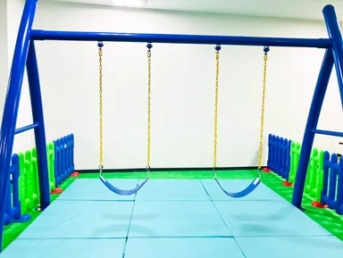 お子様に大人気のブランコ