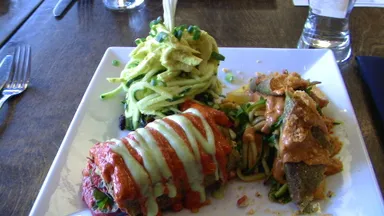 ズッキーニで作られたパスタ