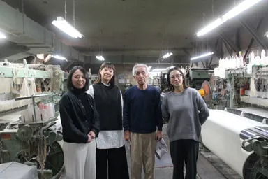 KURASIKUスタッフと伊東さん(伊東織物)