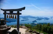 倉岳山頂の倉岳神社から望む八代海と御所浦の島々