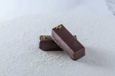 ボンボンショコラ　フランボワーズピスタチオ
