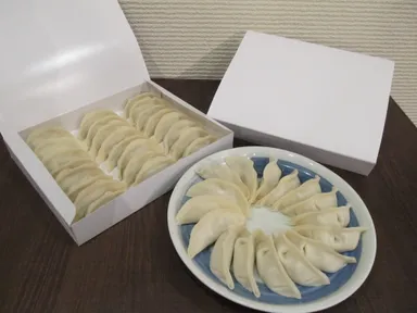 勝浦朝市餃子(調理前)