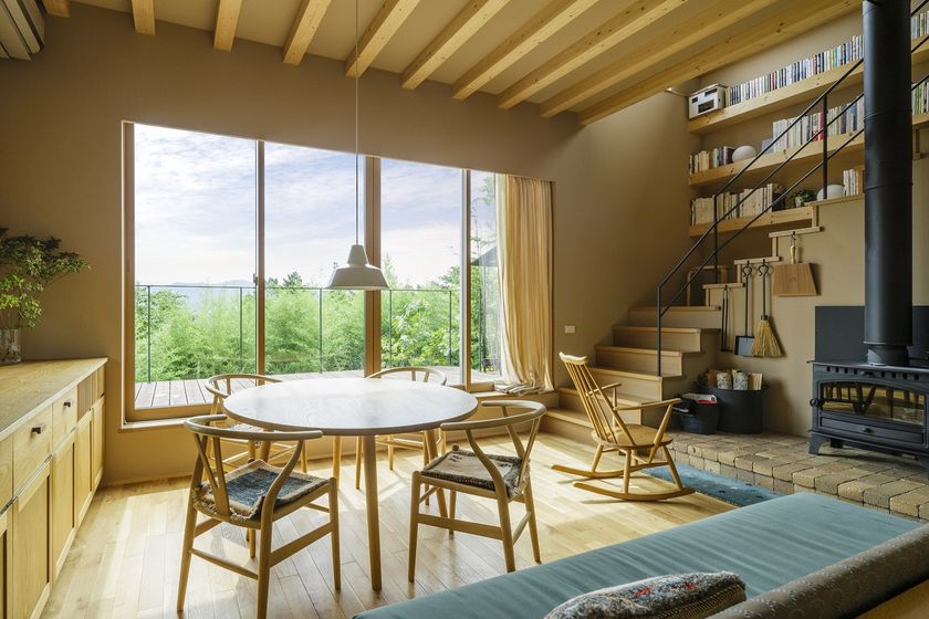 寒い冬もココロまで豊かになる。
住まいの中心に「薪ストーブ」のある暮らし