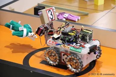 ヘリポート(ゴール)まで、要救助者人形をロボットで搬送