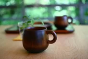 暮らしの木製品(漆塗りの木のマグカップ)