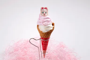 「いちごのモンブランソフト」700円（キャラクターカフェ「チィコ チィコ」）