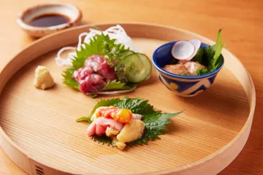 スッポン刺し(3,850円税込)の他、スッポン鍋、串、ラーメンも