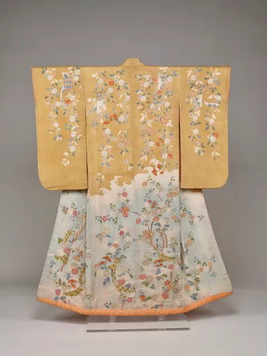 振袖 染分縮緬地枝垂桜菊短冊模様