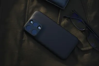 MYNUS iPhone 15 Pro CASE