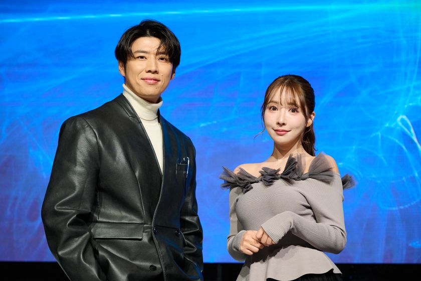 三上悠亜×黄皓、
前代未聞の対談インタビュー動画公開！
自分を魅力的に見せる秘訣は「俯瞰力」。
セルフプロデュースでのし上がった二人に直撃！
黄皓、三上に「一番タチ悪いタイプの小悪魔ですよね（笑）」。
キャリア変更の裏話・アンチへの考え方・青春時代の恋愛トークも