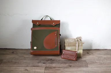 カラー　カーキ