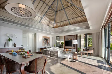 ジュメイラ・バリ「2ベッドルーム・オーシャン・ヴィラ・ウィズ・プライベート・プール」リビングルーム