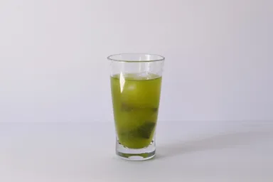お茶の旨味を味わえる緑茶ハイ