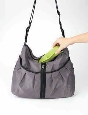 布部分を丸めてコンパクトに持ち運び