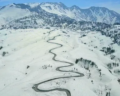 標高2,450m・室堂までの一本道