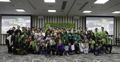 参加者・大会スタッフ・審査員の集合写真