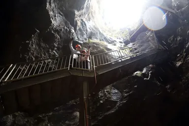 ケイビング(洞窟探検)