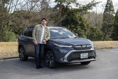 姫野選手とカローラ クロス