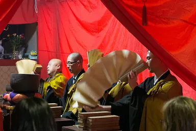 「加持祈祷」の様子(1)